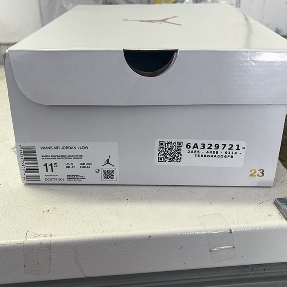 Jordan 1 Lows - Picture 5 of 7